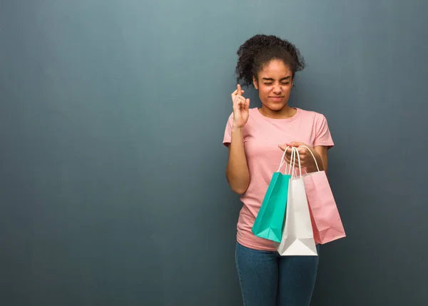 Young Black Woman Crossing Fingers Having Luck She Holding Shopping — 스톡 사진