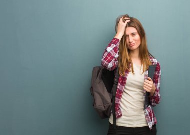 Genç Rus öğrenci endişeli ve bunalmış.