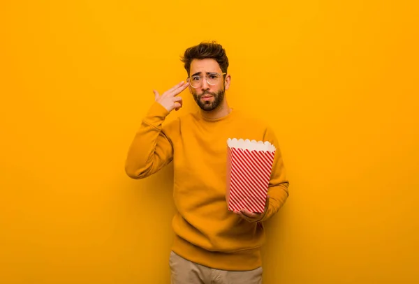 Young Man Holding Popcorns Doing Suicide Gesture — Stock Photo, Image