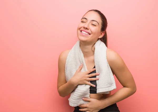 Junge Fitness Frau Lacht Und Hat Spaß — Stockfoto