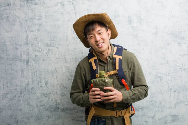 Young Explorer Chinese Man Cheerful Big Smile — Stock Photo, Image