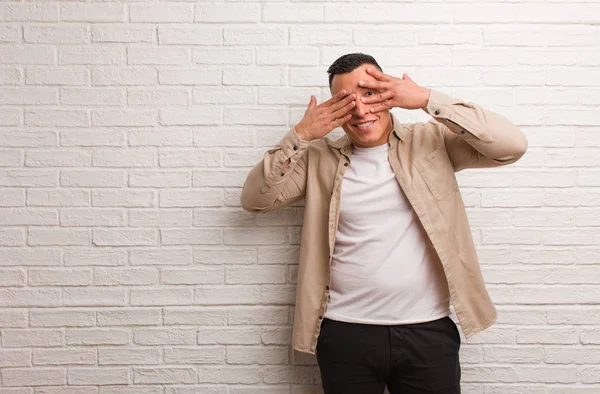 Junger Mann Fühlt Sich Beunruhigt Und Verängstigt — Stockfoto