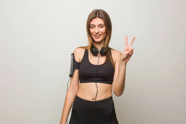 Junge Fitness Russische Frau Spaß Und Glücklich Dabei Eine Geste — Stockfoto