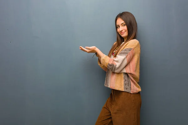 Young Hippie Woman Holding Something Hands — Stock Photo, Image