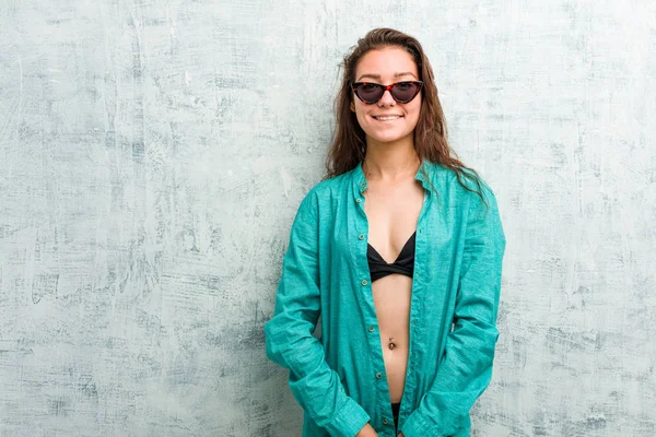 Bikini Gömlek Giyen Genç Avrupalı Kadın — Stok fotoğraf
