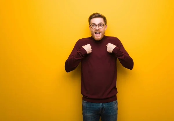 Young Smart Man Surprised Feels Successful Prosperous — Stock Photo, Image