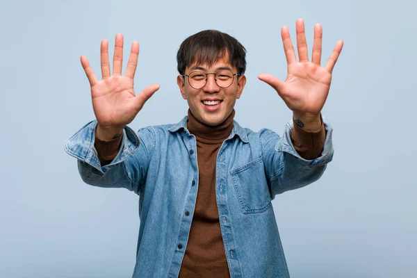 Young Chinese Man Showing Number Ten — Stock Photo, Image