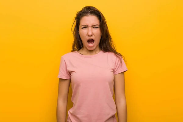 Young European Woman Isolated Yellow Background Screaming Very Angry Aggressive — Stock Photo, Image