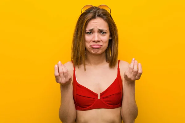 Young Caucasian Woman Wearing Bikini Sunglasses Showing She Has Money — Stockfoto