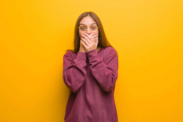 Mujer Casual Joven Sorprendida Conmocionada —  Fotos de Stock