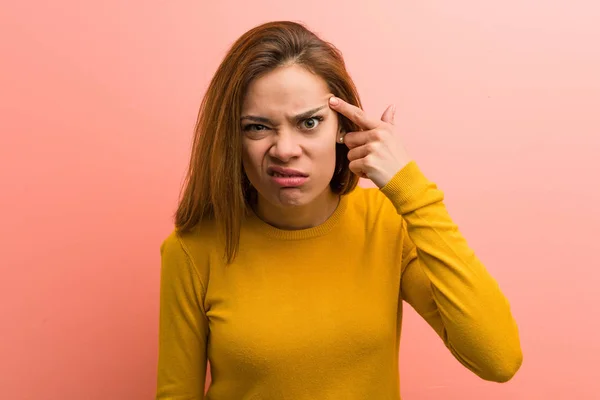 Junge Hübsche Junge Frau Zeigt Eine Enttäuschende Geste Mit Dem — Stockfoto