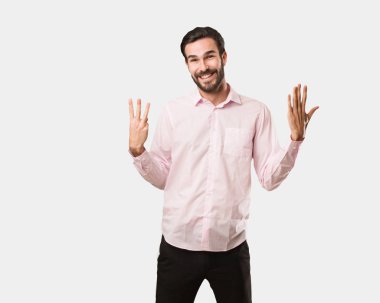 Genç yakışıklı gösteren sayısı sekiz adam