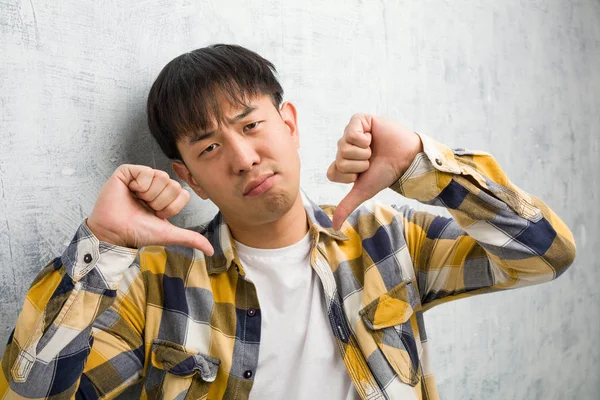 Young Chinese Man Face Closeup Pointing Fingers Example Follow — Stock Photo, Image