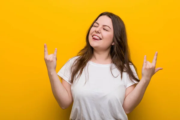 Young Curvy Size Woman Showing Rock Gesture Fingers — 스톡 사진