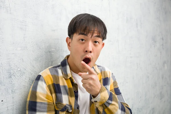 Young Chinese Man Face Closeup Pointing Side — Stock Photo, Image