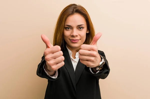 Jonge Blanke Zakenvrouw Met Duim Ups Proost Iets Steun Respect — Stockfoto