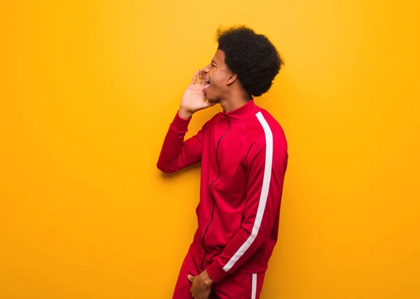 Young Sport Black Man Orange Wall Whispering Gossip Undertone — Stock Photo, Image