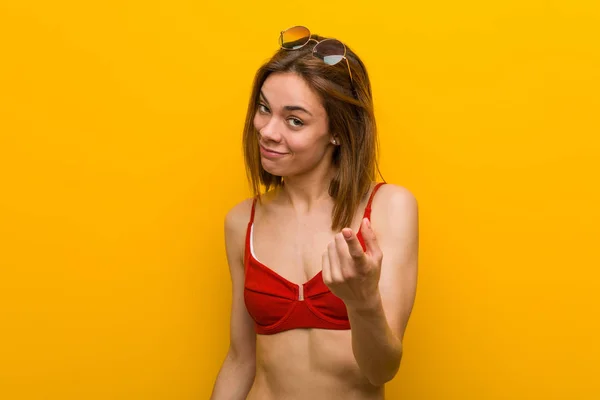 Young Caucasian Woman Wearing Bikini Sunglasses Pointing Finger You Inviting — Stok fotoğraf