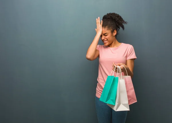 Young Black Woman Forgetful Realize Something She Holding Shopping Bags — 스톡 사진