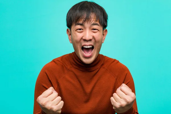 Mladý Čínský Muž Překvapen Šokován — Stock fotografie
