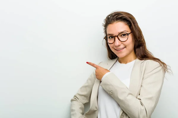 Young European Business Woman Smiling Pointing Aside Showing Something Blank — 스톡 사진