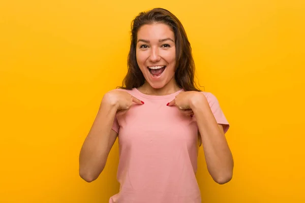 Young European Woman Isolated Yellow Background Surprised Pointing Herself Smiling — 스톡 사진