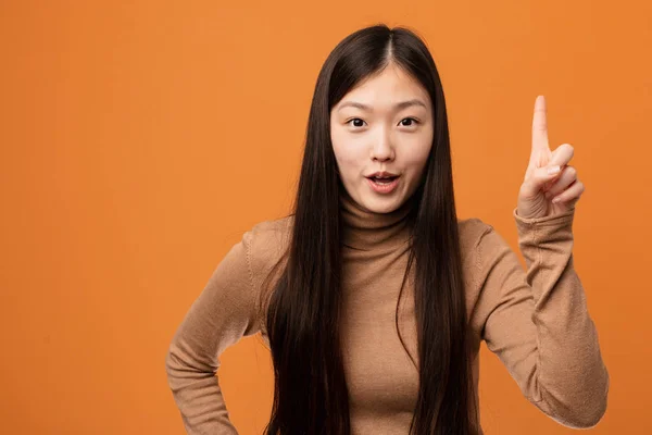 Ung Söt Kinesisk Kvinna Har Idé Inspiration Koncept — Stockfoto