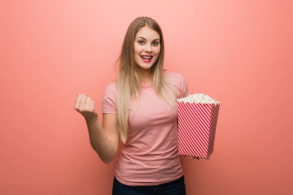 Young Pretty Russian Girl Surprised Shocked She Holding Popcorns — Stock Photo, Image