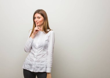 Genç Rus kız gizli tutmak veya sessizlik isteyen