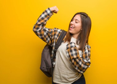 Teslim olmayan genç bayan öğrenci.