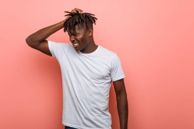 Genç Afrikalı siyah adam şoka uğruyor, önemli bir buluşmayı hatırladı..