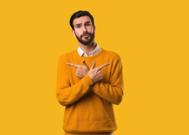 Genç doğal insan iki seçenek arasında seçim yapar.