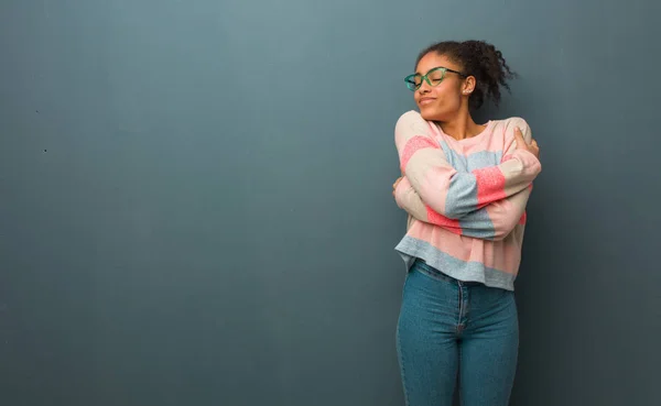 Young African American Girl Blue Eyes Giving Hug — Stock Photo, Image