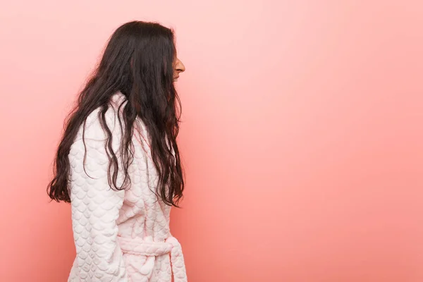 Young Indian Woman Wearing Pajama Shouting Copy Space — Stock Photo, Image