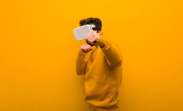 Joven Con Gafas Realidad Virtual —  Fotos de Stock