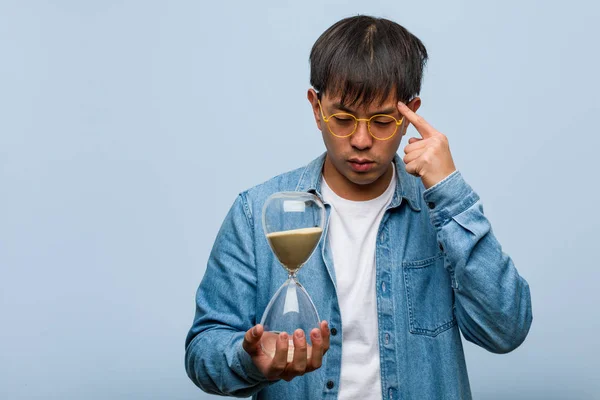 Young Chinese Man Holding Sand Timer Thinking Idea — 스톡 사진