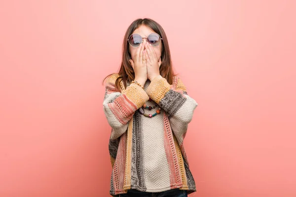 Pequena Hippie Menina Assustada Com Medo — Fotografia de Stock