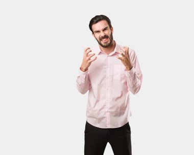 Genç yakışıklı adam kızgın ve üzgün