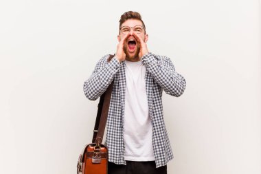 Genç modern iş adamı heyecanla bağırıyor..