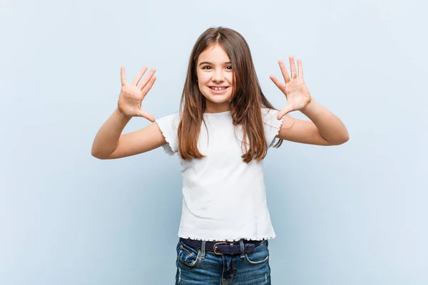 Χαριτωμένο Κορίτσι Δείχνει Νούμερο Δέκα Χέρια — Φωτογραφία Αρχείου
