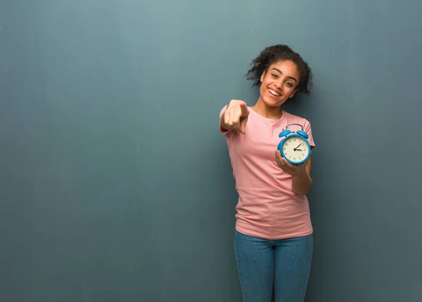 Young Black Woman Cheerful Smiling She Holding Alarm Clock — 스톡 사진