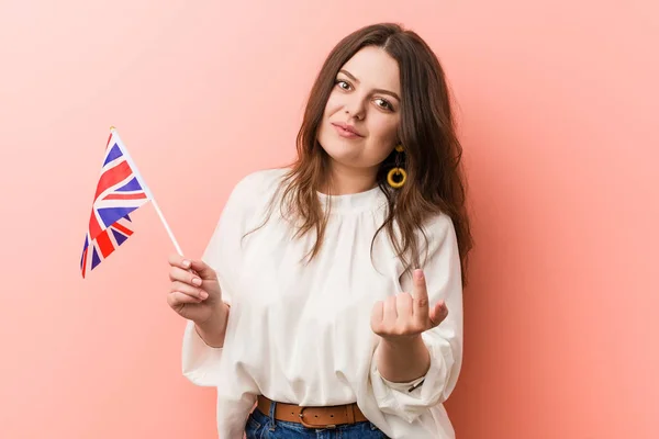 Young Size Curvy Woman Holding United Kingdom Flag Pointing Finger — 스톡 사진