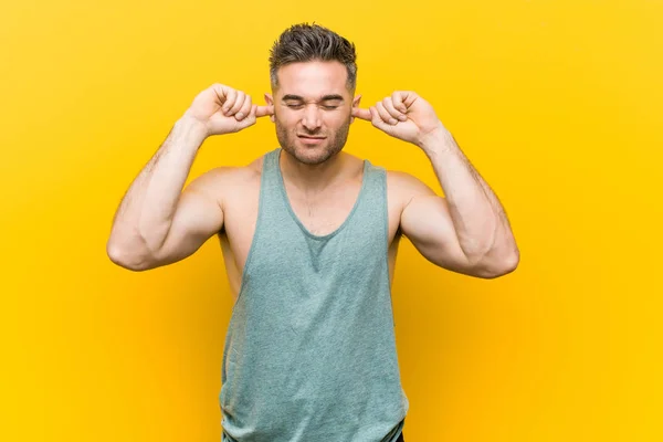 Young Fitness Man Yellow Background Covering Ears Hands — Stock Photo, Image