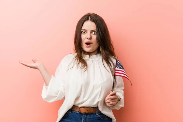 Young Curvy Size Woman Holding United States Flag Impressed Holding — 스톡 사진