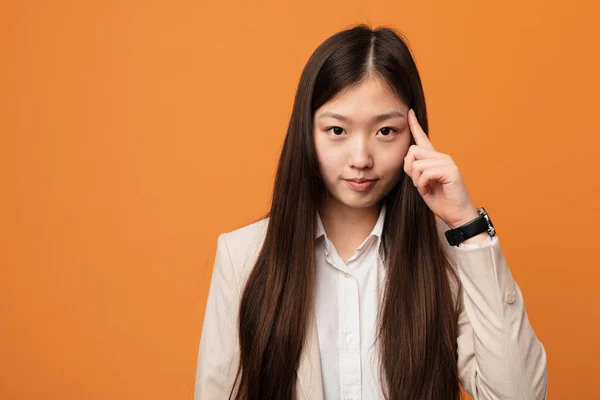 Young Business Chinese Woman Pointing Temple Finger Thinking Focused Task — Stock Photo, Image