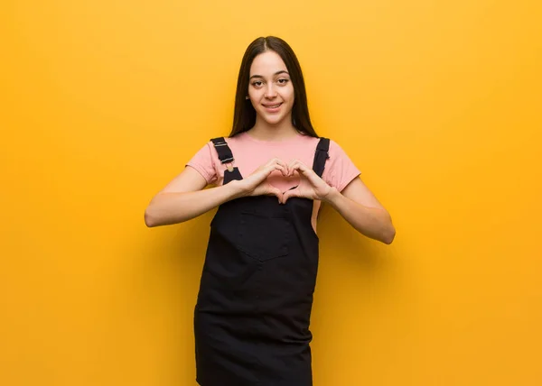 Young Natural Pretty Girl Doing Heart Shape Hands — 스톡 사진