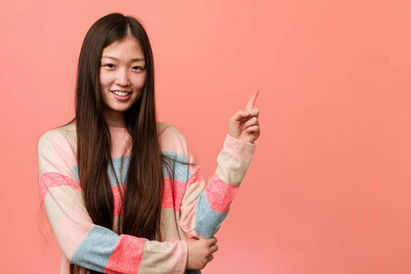 Young Cool Chinese Woman Smiling Cheerfully Pointing Forefinger Away — Stock Photo, Image