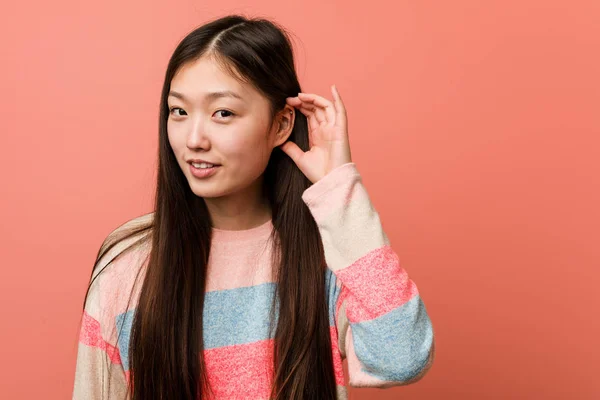 Young Cool Chinese Woman Trying Listening Gossip — 스톡 사진