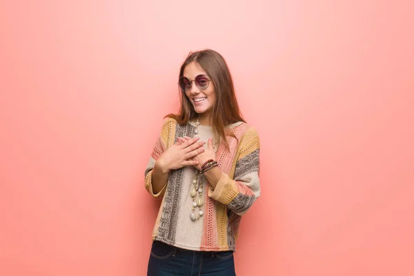 Young Hippie Woman Pink Background Doing Romantic Gesture — 스톡 사진