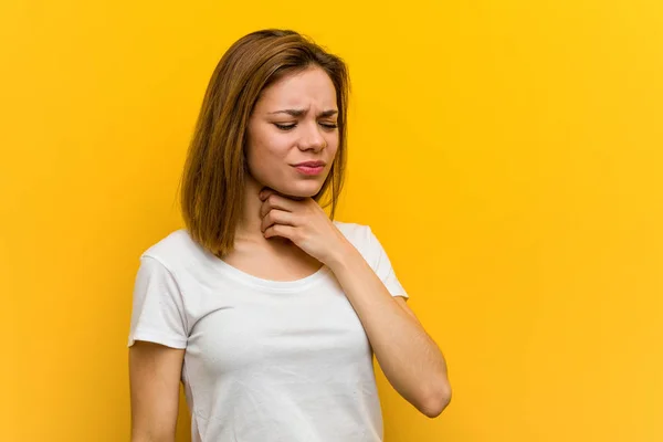 Genç Beyaz Kadın Virüs Enfeksiyon Yüzünden Boğazında Acı Çekiyor — Stok fotoğraf